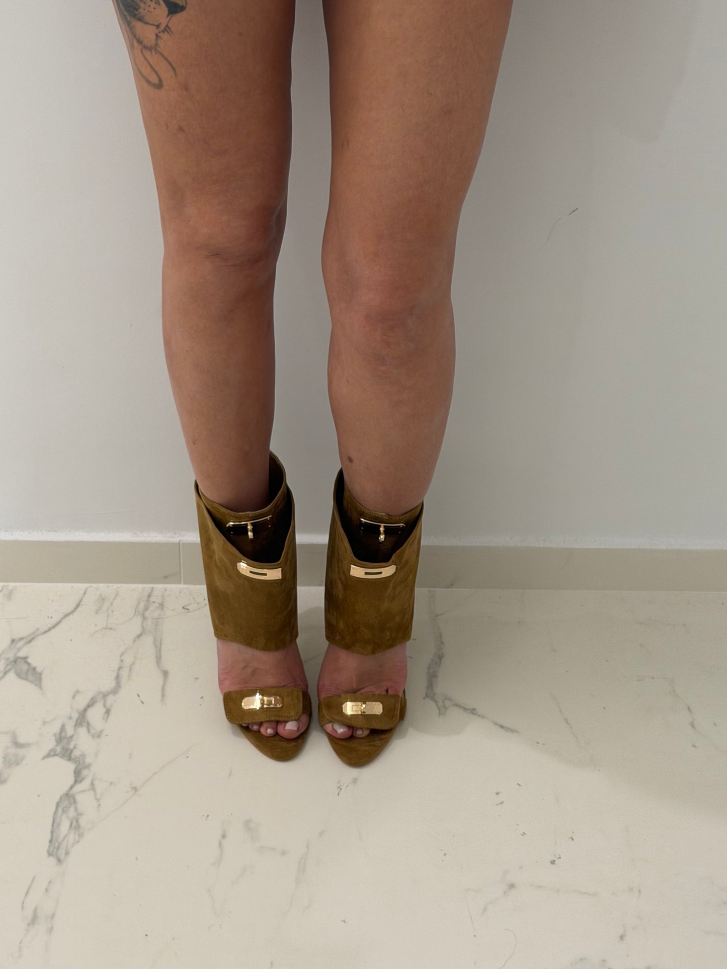 Manu Sandals