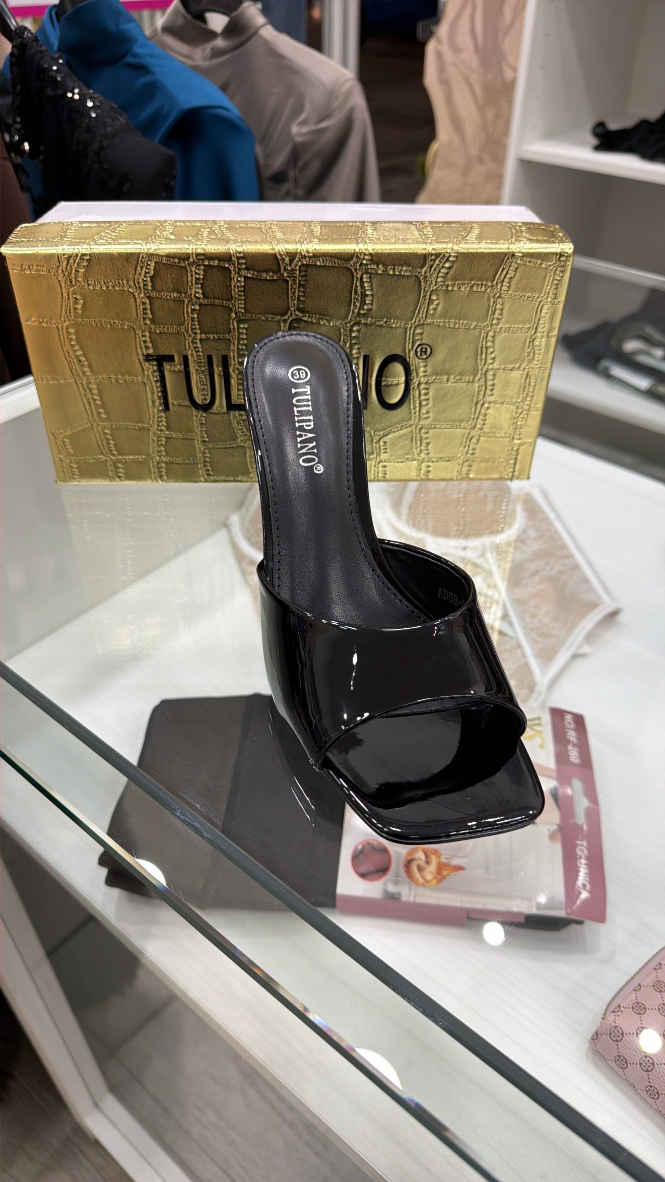 Diva sandals
