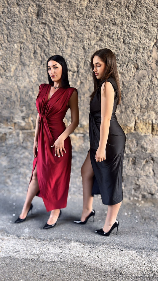 Abito zaila tessuto licra lucido elastico drappeggiato con fusciacca in due varianti di colore bordeaux e nero