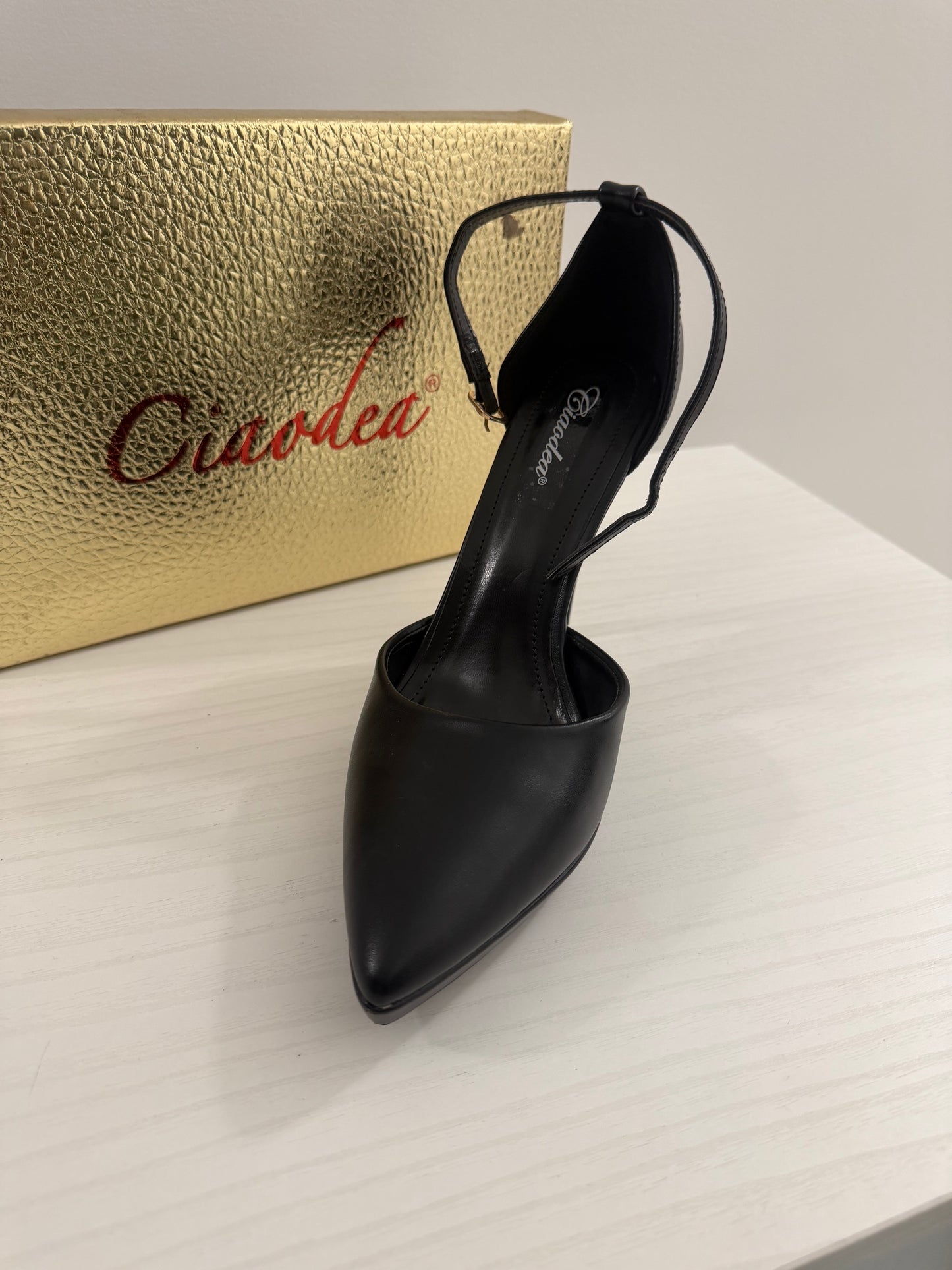 Décolleté cinturino